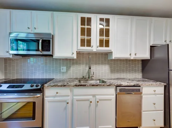 41 Westgate Rd APT 3, Chestnut Hill, MA 02467