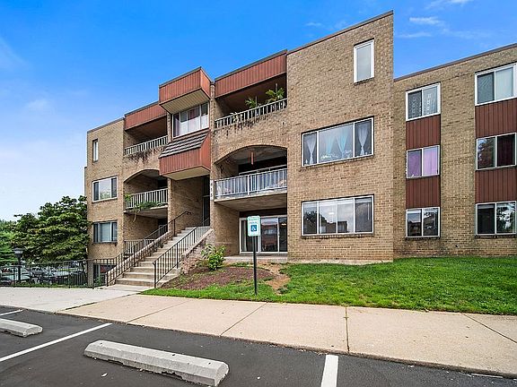 2nd image of 418 Girard St APT 107