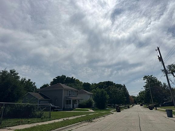 5th image of 714 Newport Ave