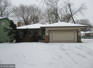 6 Sandralee Dr W, Saint Paul, MN 55119