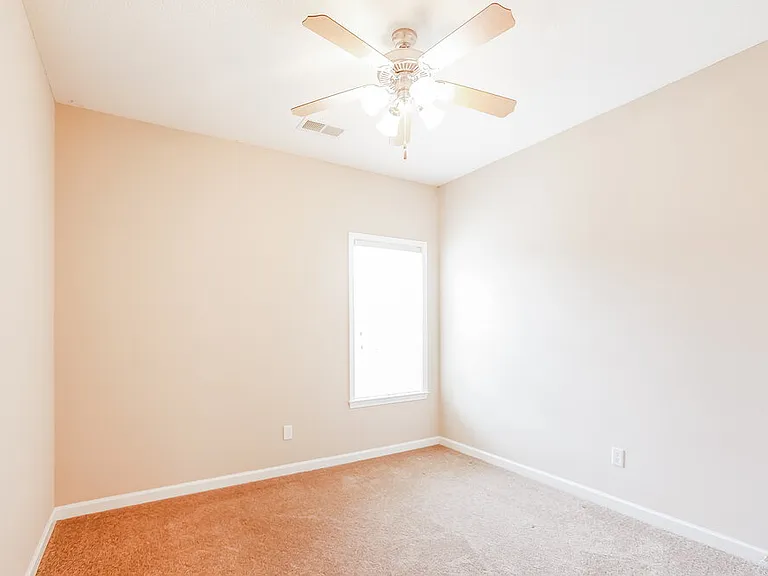 1112 Averett Ln — Photo 11