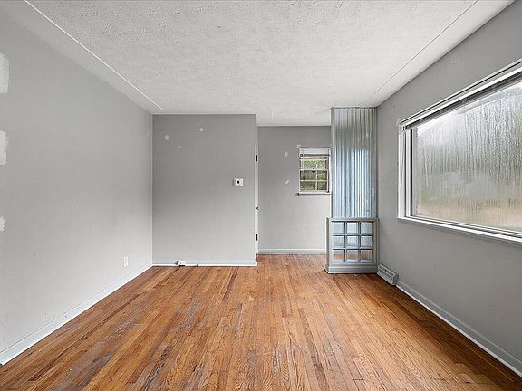 2nd image of 310 Eola St SE