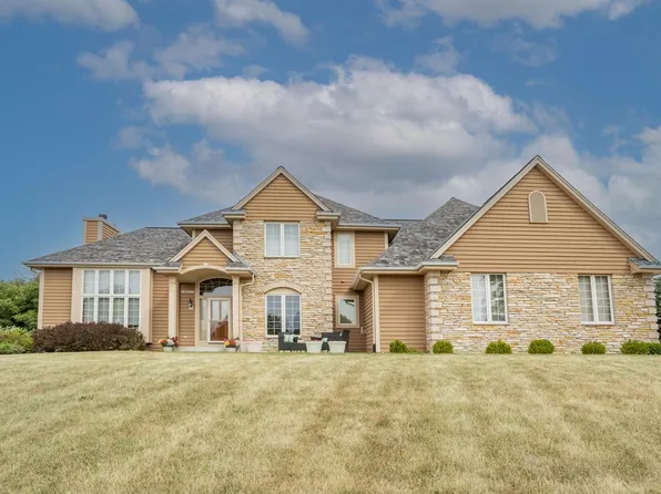 N76W24644 Ridgefield DRIVE, Lisbon, WI 53089