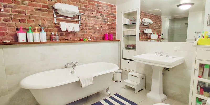 Rented by Costa Properties Group LLC | media 29