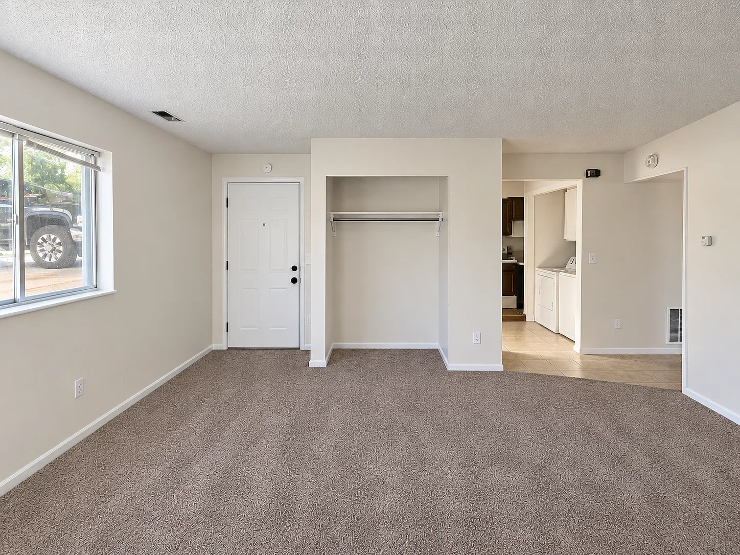 2 bed, 835 sqft, $1,195 — Photo 2