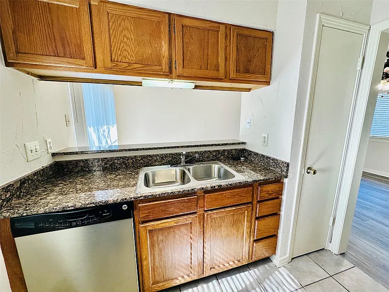 6810 Deatonhill Dr #116 — Photo 11