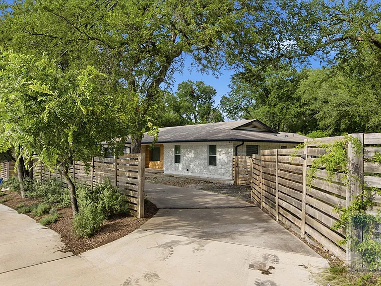 2703 Burleson Rd — Photo 1