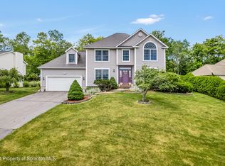 105 Beech Tree Cir, Clarks Summit, PA 18411