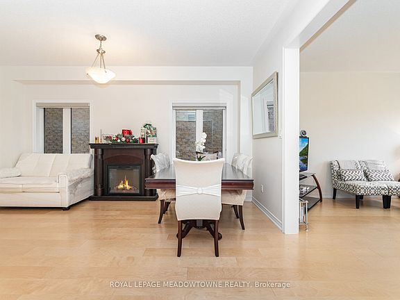 4th image of 301 Ridley Cres