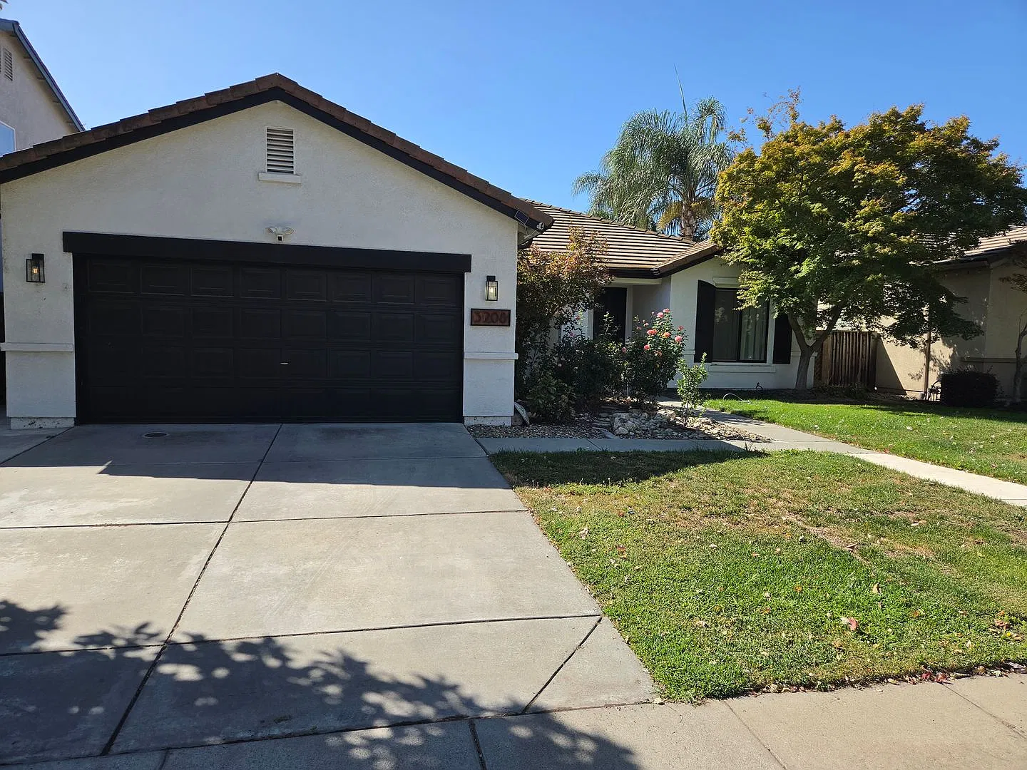 Spacious 3 Bedroom Home with Private Backyard and Garage 3208 St. Ann Way, Modesto — Photo 2