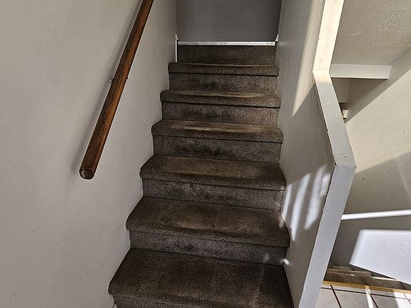 2nd image of 210 Winkfield Point S