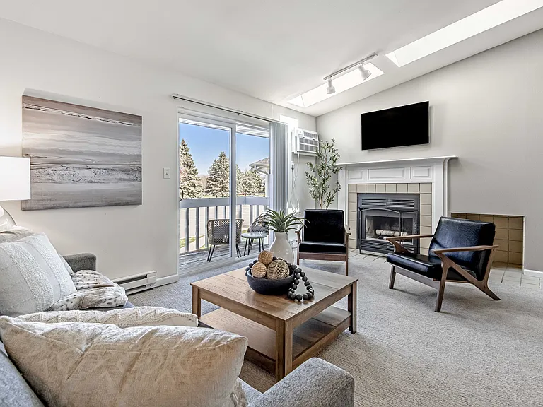 Foxcroft Apartments Living Room