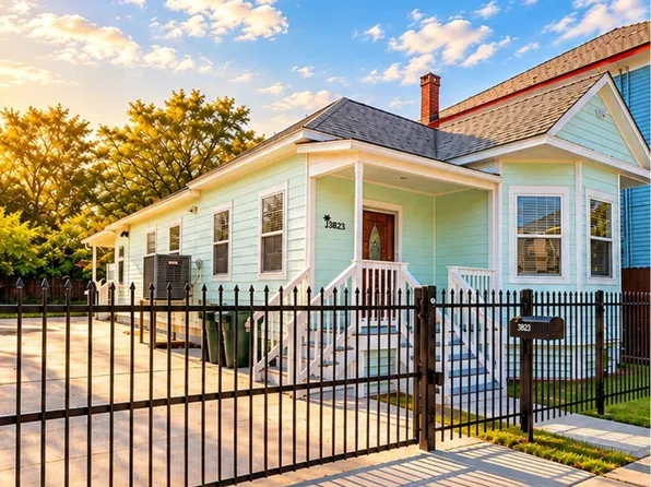 3823 Sealy St, Galveston, TX 77550