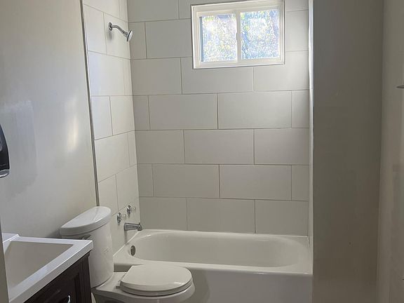 3rd image of 453 W Wyoming Ave