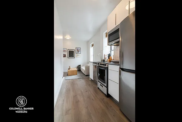 Rented by Coldwell Banker Warburg | media 4