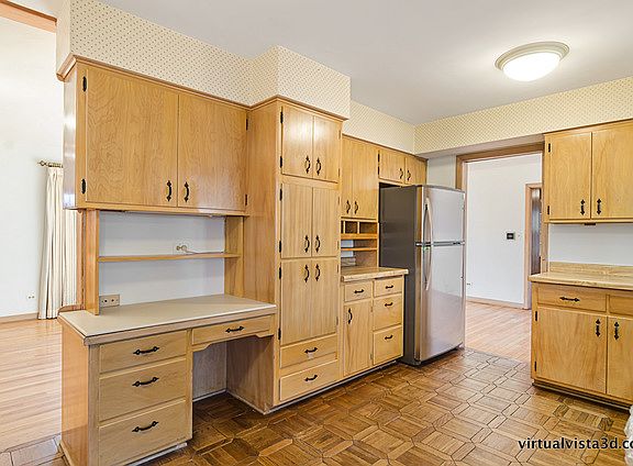 5th image of 295 Abbotsford Ct