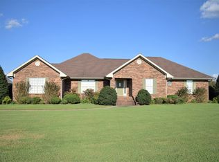 1852 3 Mile Ln, Tuscumbia, AL 35674