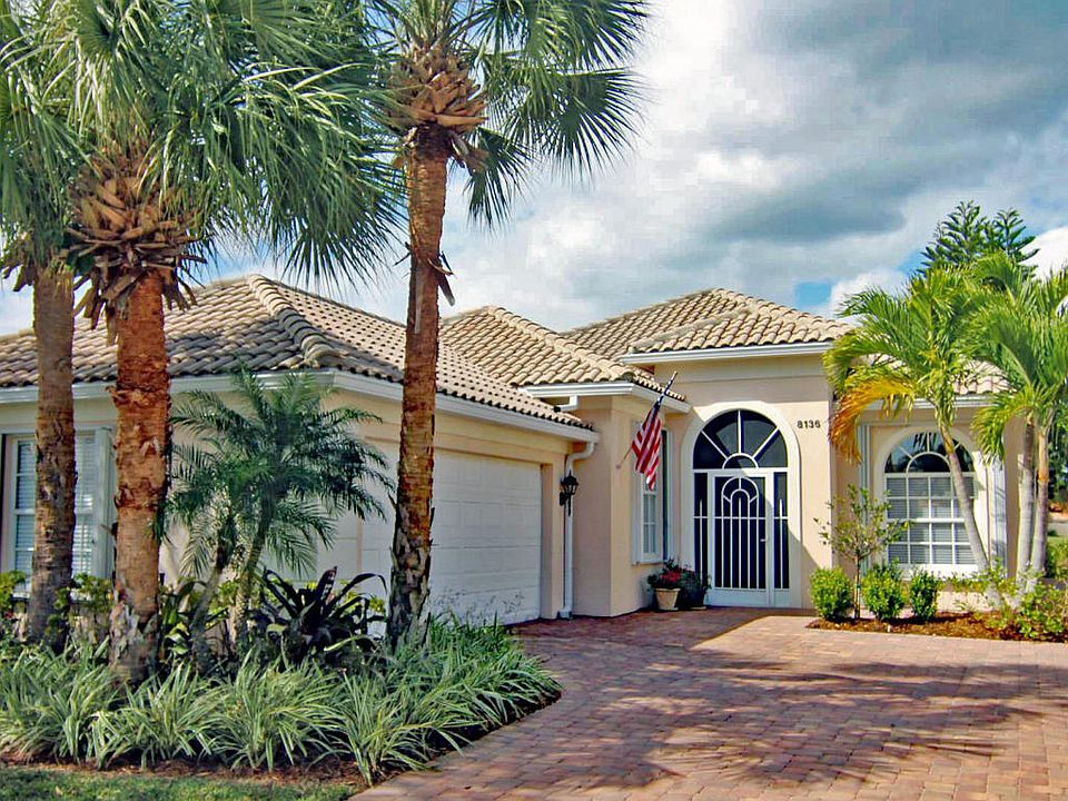 1st image of 8136 SE Palm Hammock Ln