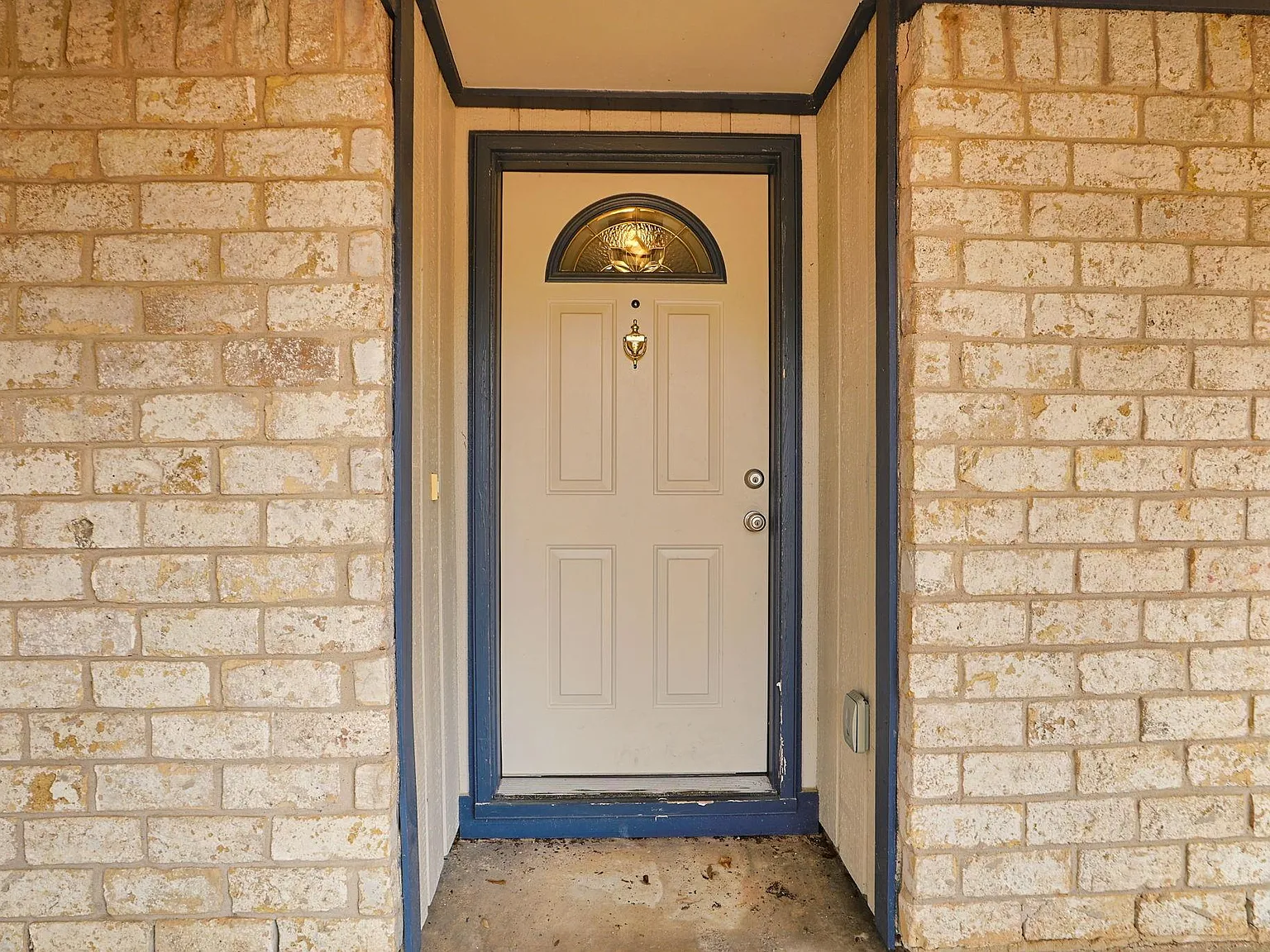 3 bed, 2.0 bath, 2028 sqft, $2,197 — Photo 2