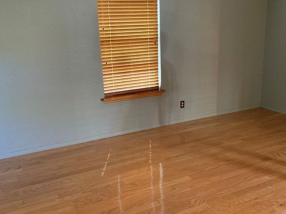 4th image of 983 Vista Hermosa Dr