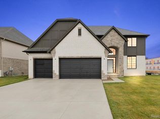 50669 Mistwood Dr, Macomb, MI 48042