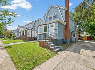 6 Pershing Ave, Valley Stream, NY 11581