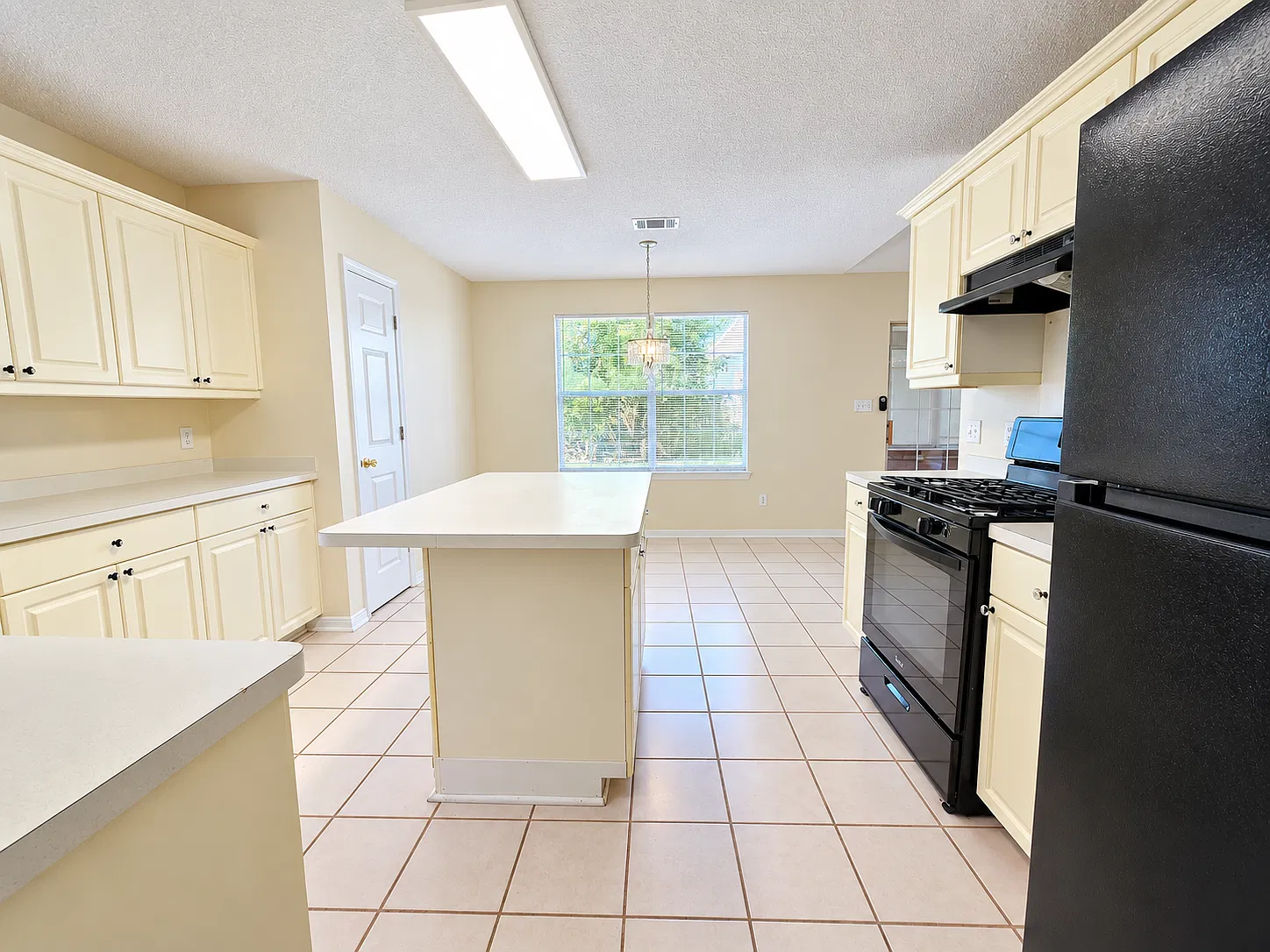 4 bed, 1613 sqft, $1,950 — Photo 4