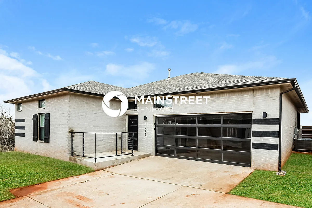 Front View - 11231 Paradise Out Ln