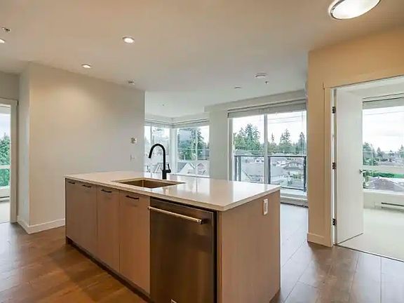 3rd image of 707 Como Lake Ave #1A