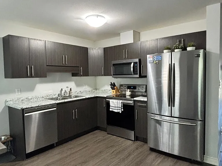 76 Haney Dr — Photo 3
