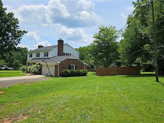 5th image of 140 Allen Rd