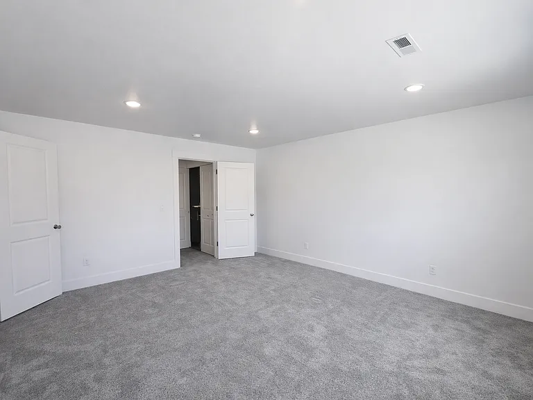 5846 W 40th Ct — Photo 35