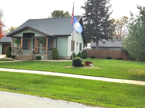 413 W Lake St, Pana, IL 62557