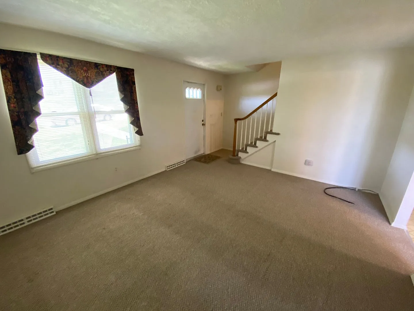 Town Home in York Township — Photo 3