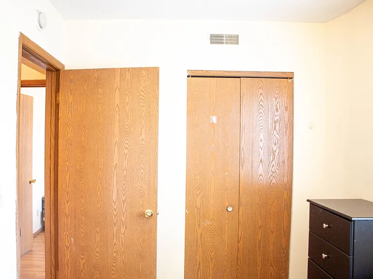 905 W Oregon St — Photo 41