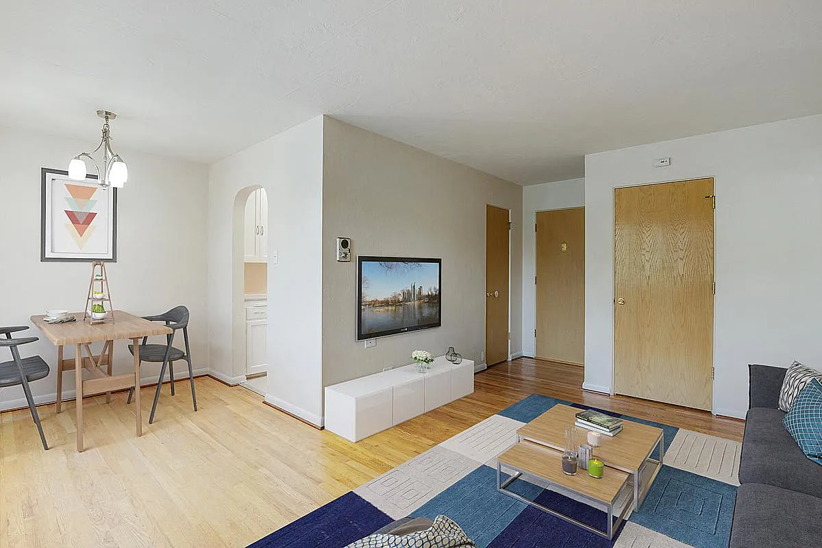 1200 St. Paul St. Apartments — Photo 2