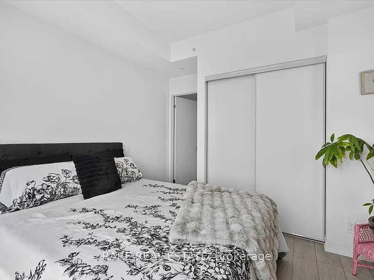 39 Mary St #1810 — Photo 24