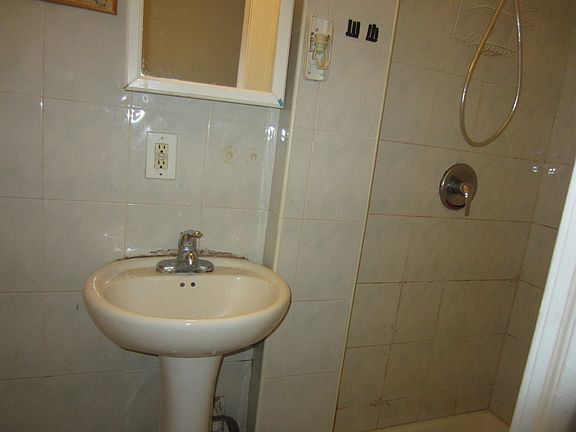 3rd image of 11203 15th Avenue # Fl 1