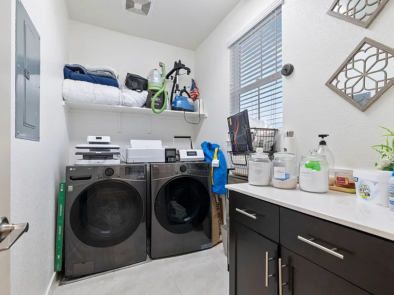 2651 Mulholland Dr — Photo 19