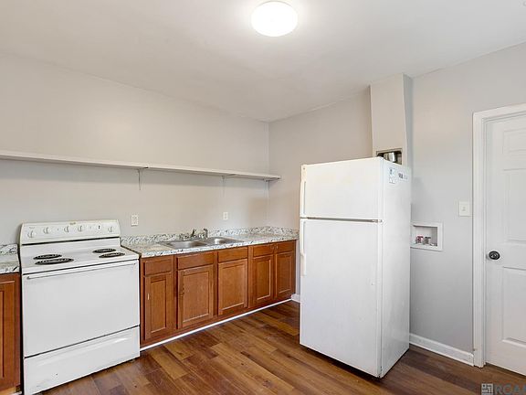 4th image of 2389 Tennessee St