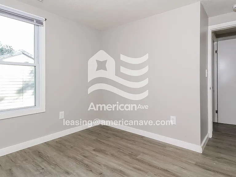 943837_013_wm_-_bedroom_13184279.jpg