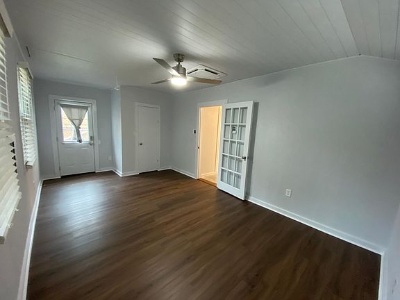 4th image of 915 Breeden Ave