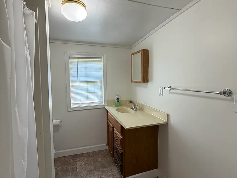 250 Jackson St — Photo 9