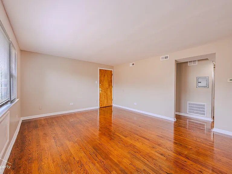2806 E 76th Pl #3S — Photo 8
