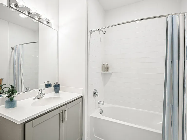Laurel Green Apartments — Photo 8