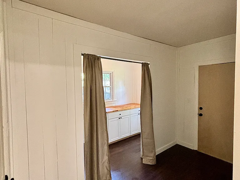 350 Duncan Ave — Photo 3