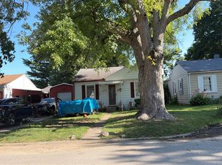 318 E 39th St, Anderson, IN 46013