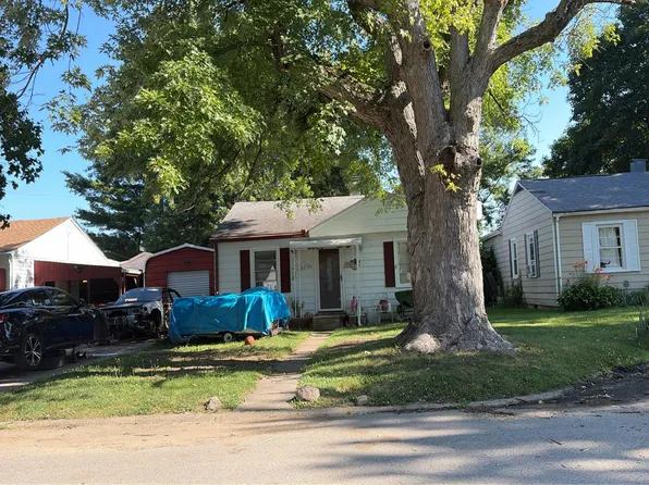 318 E 39th St, Anderson, IN 46013