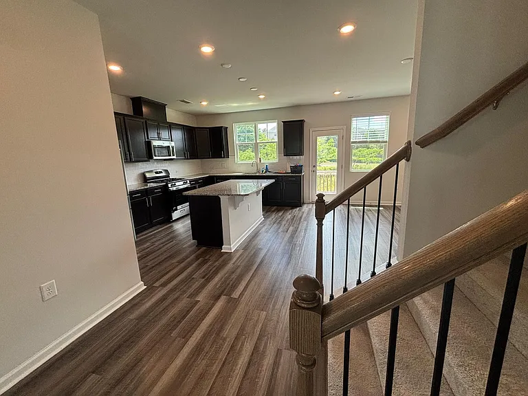 1045 Shoreside Dr — Photo 6