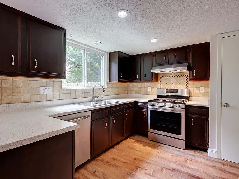 13185 Mill Stone Dr — Photo 12